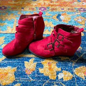 GC Shoes red faux-suede buckle wedge booties